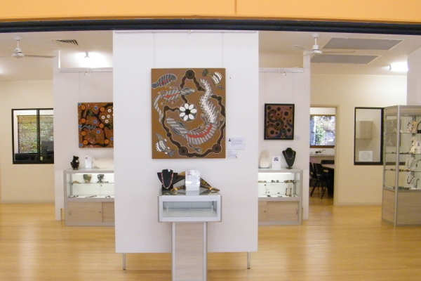 Kunst und Kultur der Ureinwohner Australiens im Bana Yirriji Art and Cultural Centre